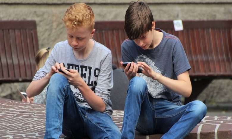 در حالی که تا به حال سن مجاز استفاده از شبکه های اجتماعی در انگلستان ۱۳ سال بود، اما قرار است این سن به ۱۶ سال افزایش یابد.
