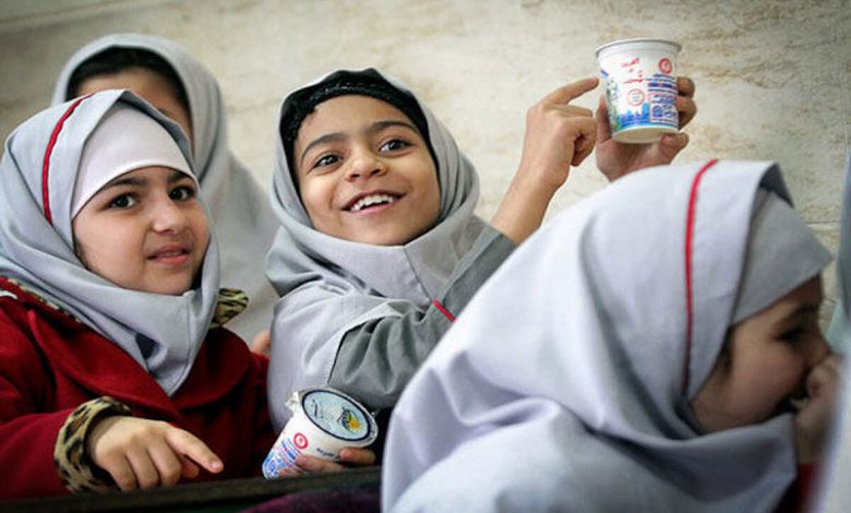 علی فرهادی به شائبه های پیرامون مسمومیت دانش آموزان به دلیل مصرف شیر در مدرسه پاسخ داد
